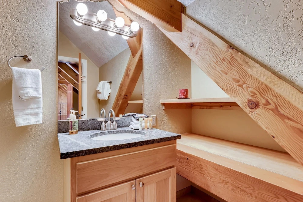 New Listing! Secluded Peak 7 W/ Hot Tub 5 Bedroom Home