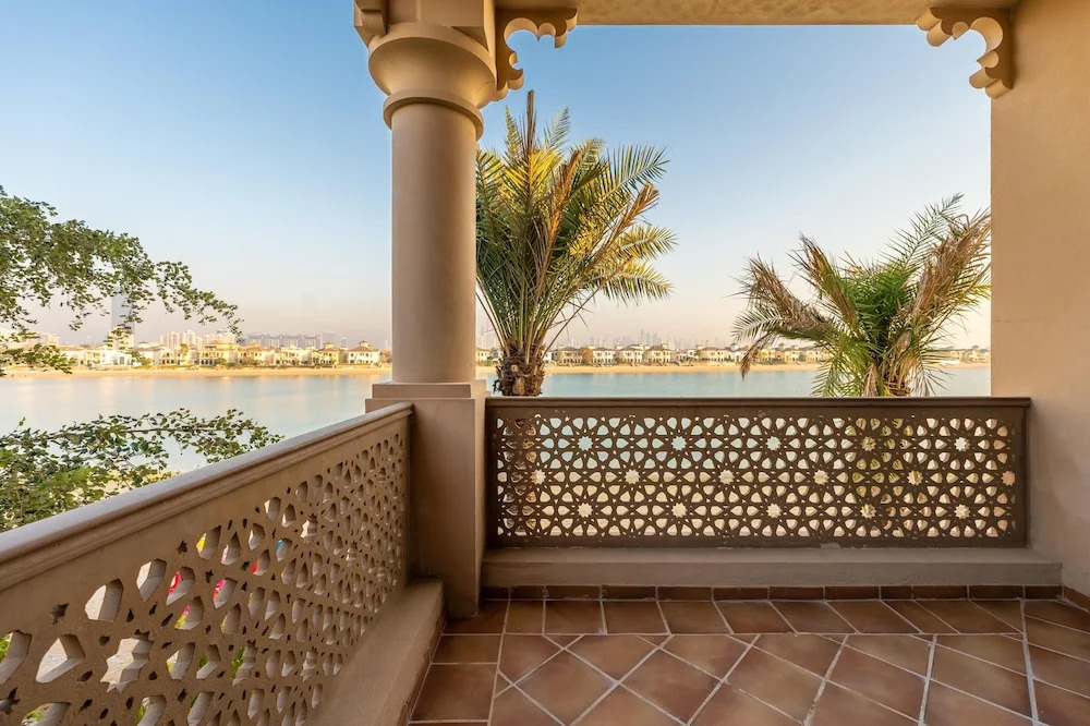 Maison Privee - Exclusive Villa with Private Pool, Garden & Beach