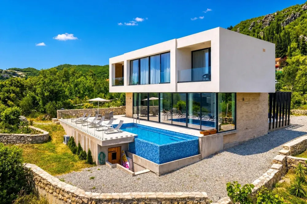 Pool Villa Luxoria Trebesin