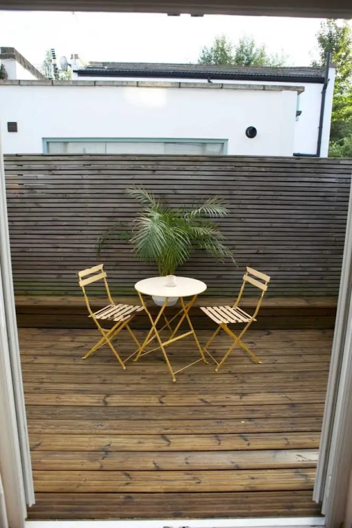 Inviting & Secluded 1BD House w/ Patio - Peckham!
