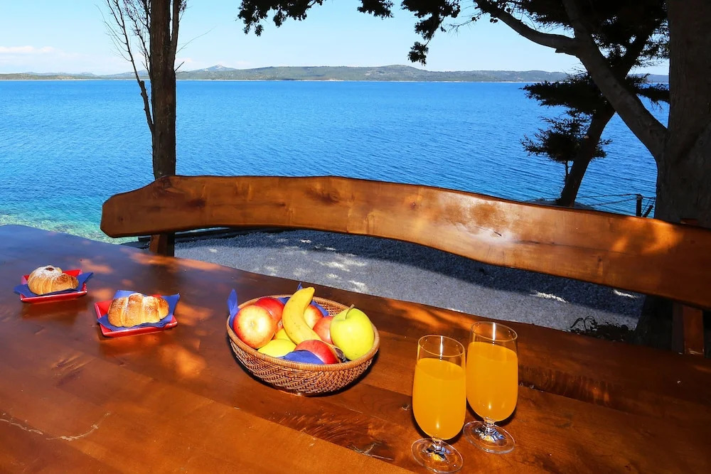 Apartment Located Directly on the Seaside, With Stunning Views and Seasight