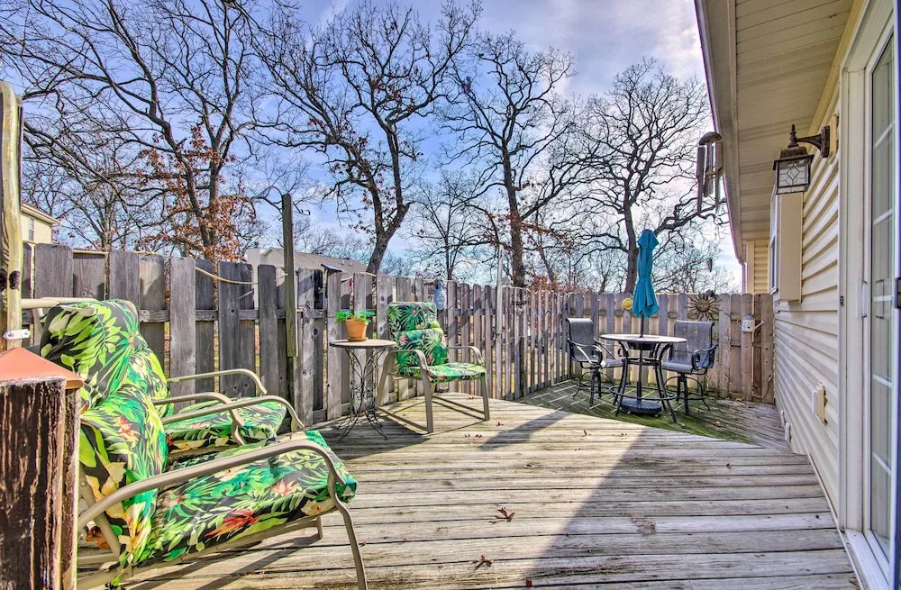 u003c 1/2 Mi to Marinas! Osage Beach Home w/ Deck