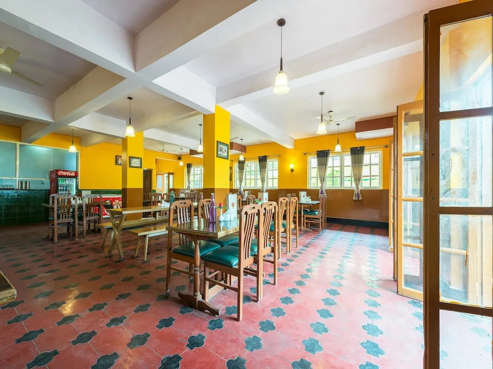OYO 3722 Hotel StayEasy Majestic
