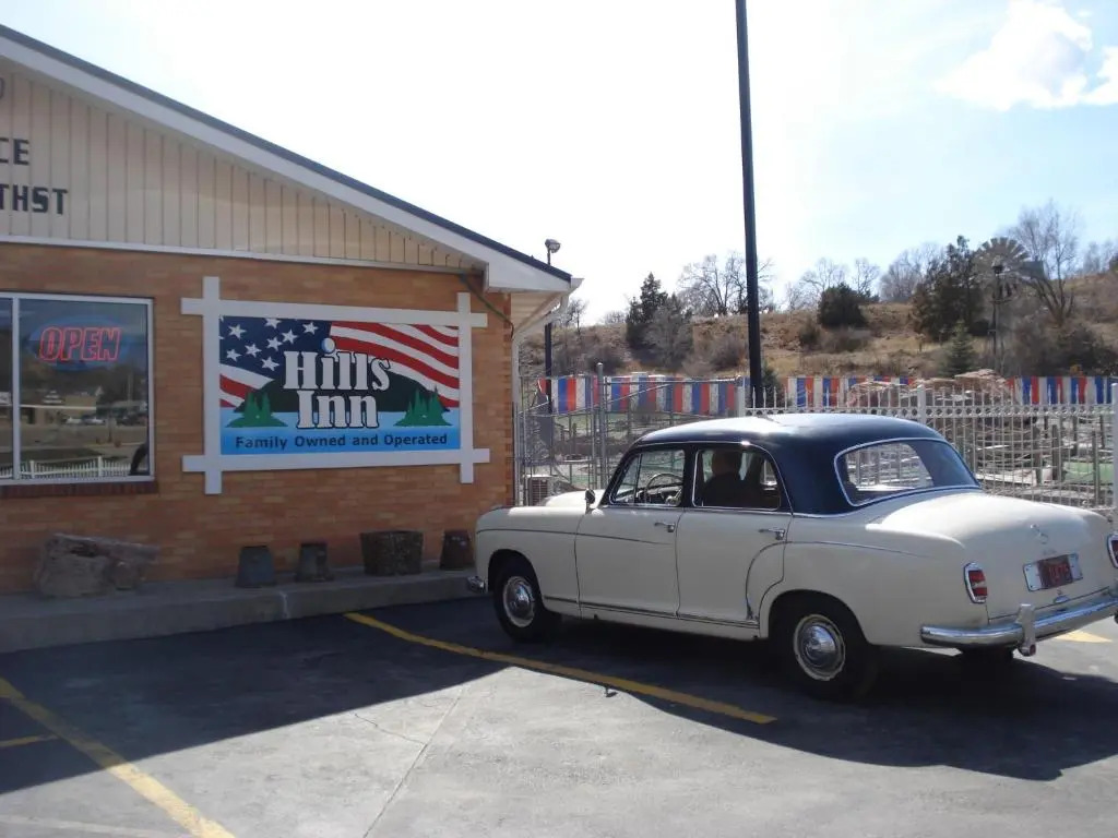 Hills Inn