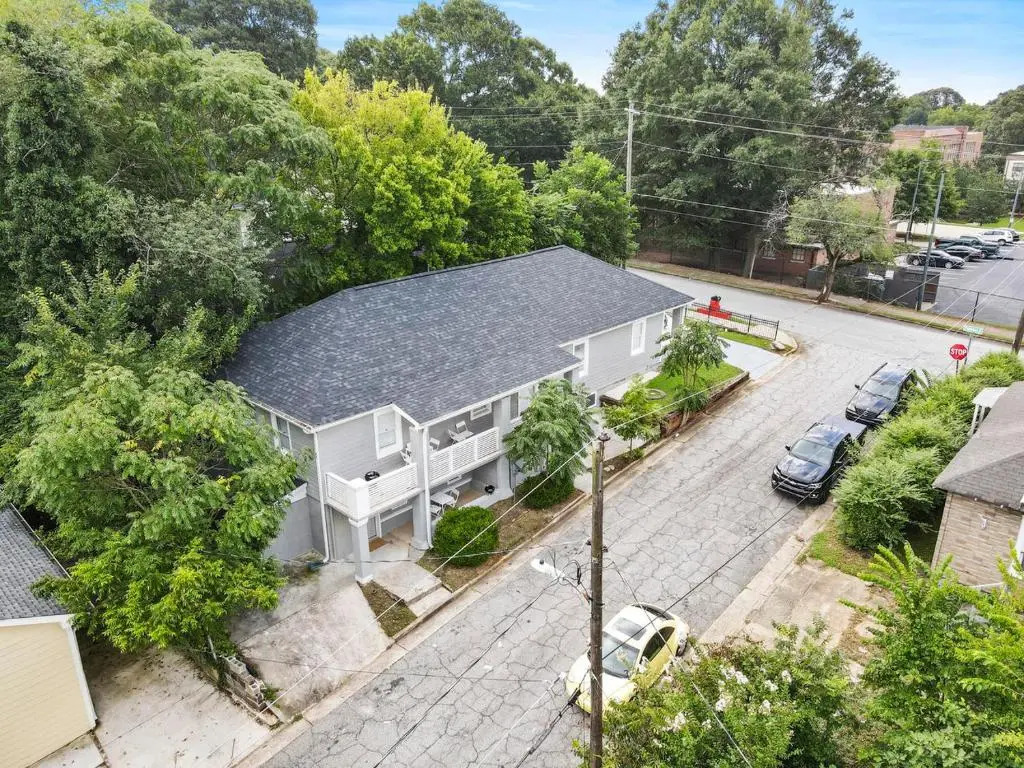 Near Mercedes Benz Stadium Sleeps 10 Coffee, BBQ, AC, Parking