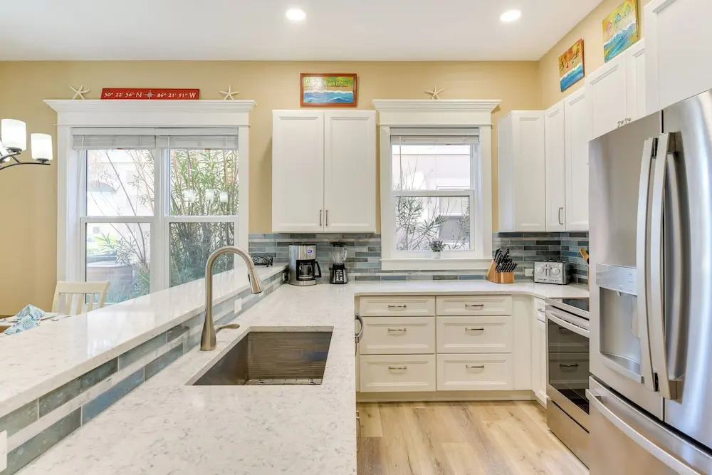 Bright & Modern Townhome: Steps to Miramar Beach!