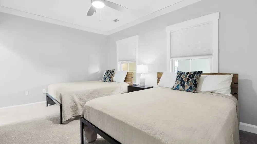 Sleeps 28 4 Suites in Walkable Historic District The Juliette by Avantstay