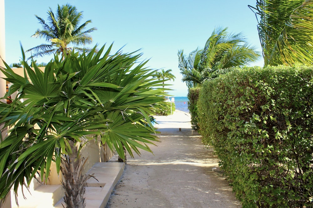 Hol Chan Reef Resort & Villas