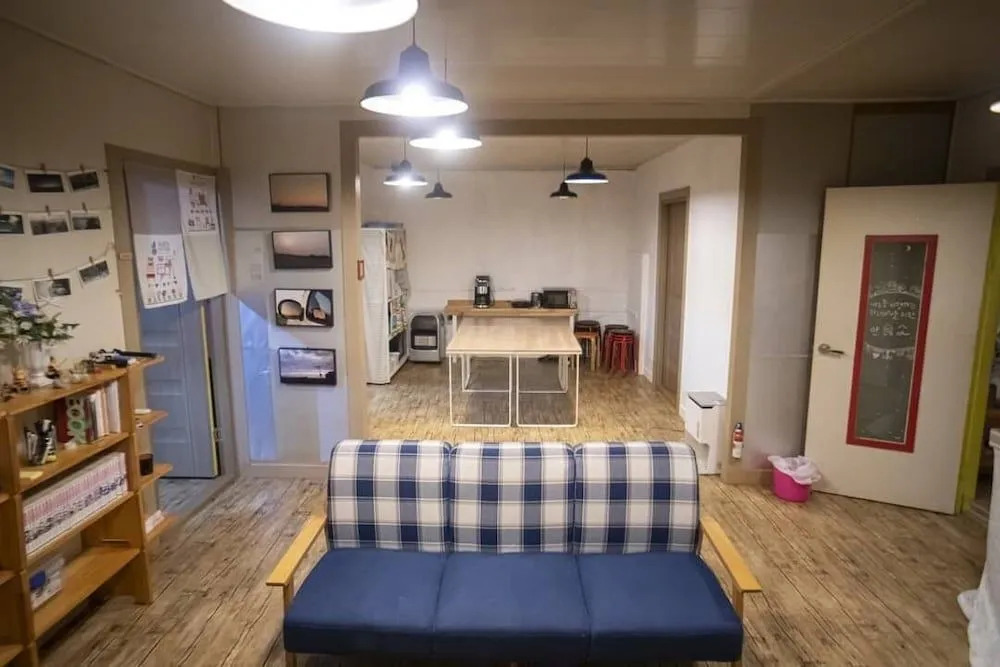 Nomad Inn Jeju - Hostel