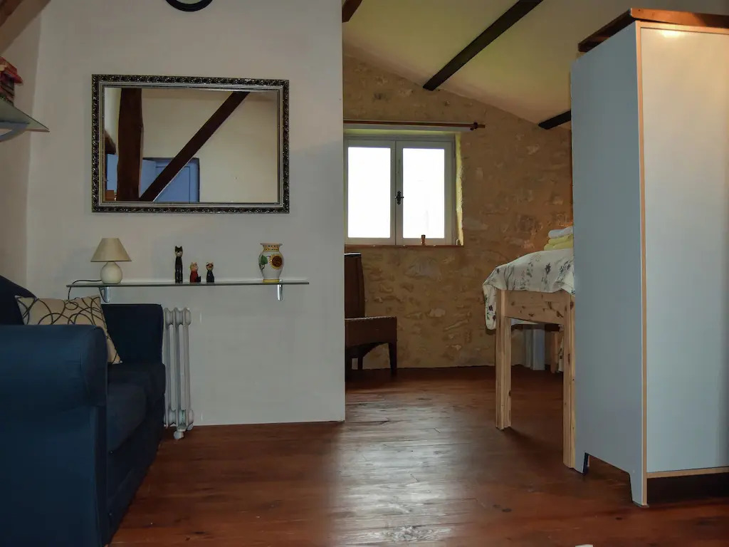 Snug cottage in Saint-Eutrope-De-Born with pool