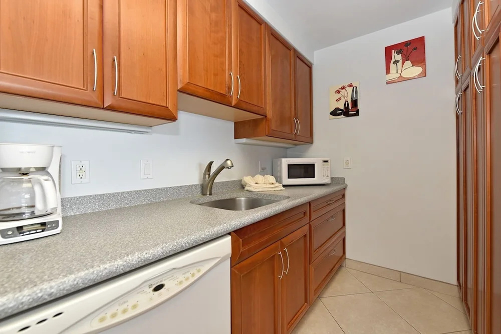 Valley Isle #905 1 Bedroom Condo by RedAwning