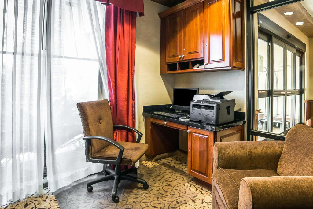 Comfort Inn & Suites Henderson - Las Vegas