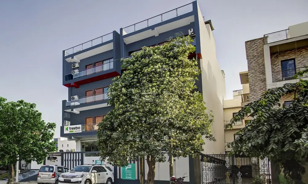 OYO Townhouse 80033 Noida Grand