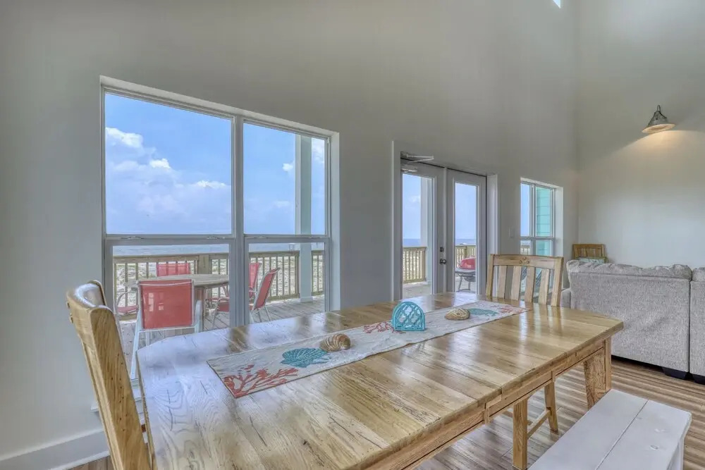 Salty Seahorse - Waterfront! Pet Friendly! Game Room, Pool Table, Beautiful Views - Room For The Whole Family 4 Bedroom Home by RedAwning