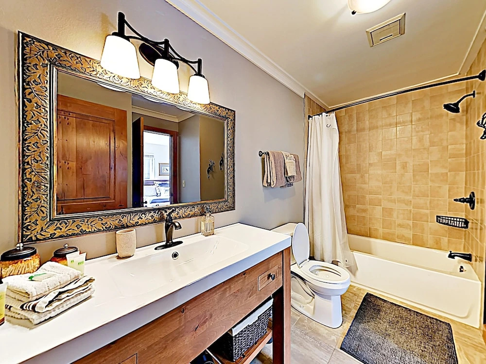 New Listing! Renovated W/ Spa - Near Skiing 2 Bedroom Condo