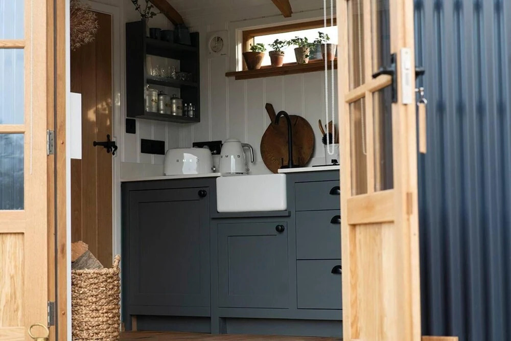 Luxury Hut - With own hot Tub, in Tunbridge Wells