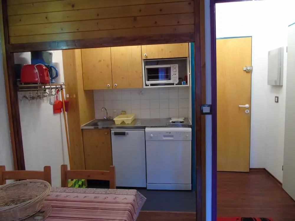 Lou Services Apartment THB70 LSI 001