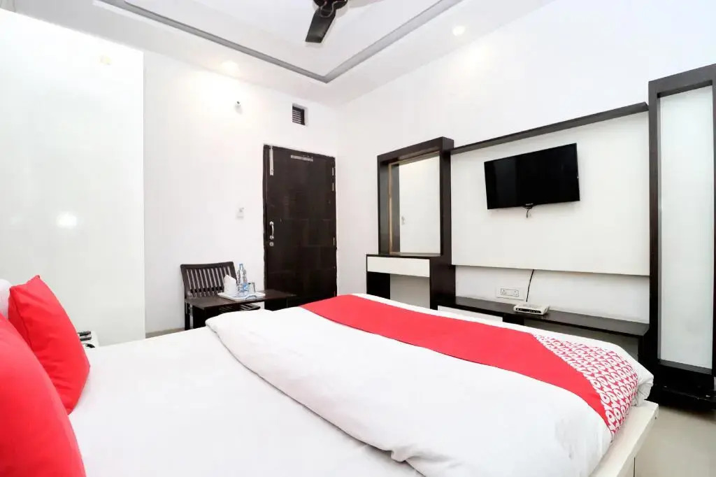 Hotel Sunder By OYO Rooms