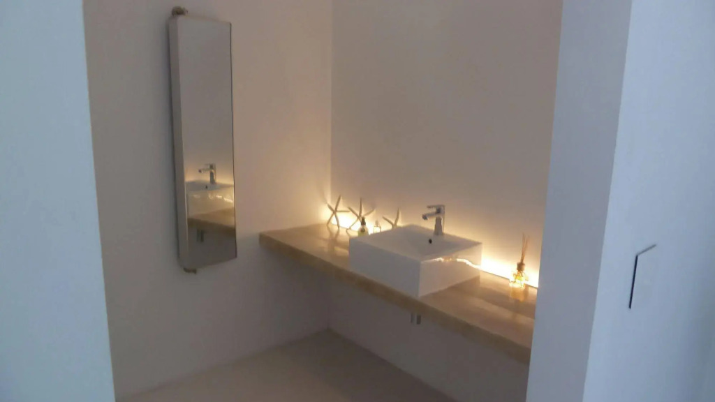 4 on Highworth Apartments and Studios