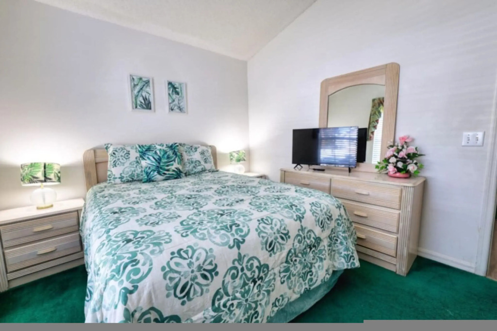 Vacation Home Base with Private Pool Near Disney, Kissimmee