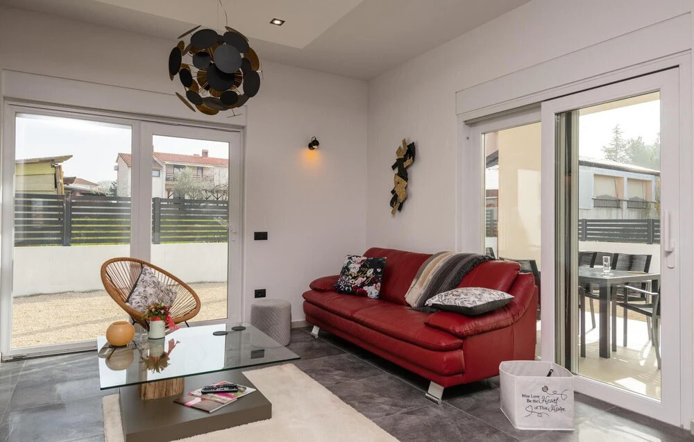 Awesome Home In Peroj