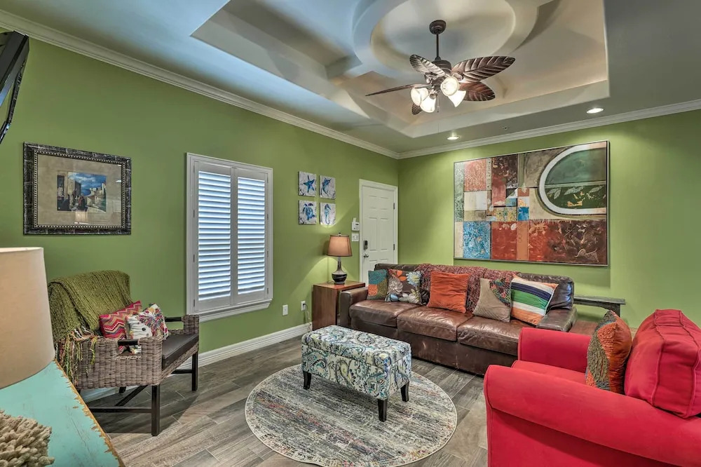 'pacifica' Condo w/ Balcony, Walk To Beach!