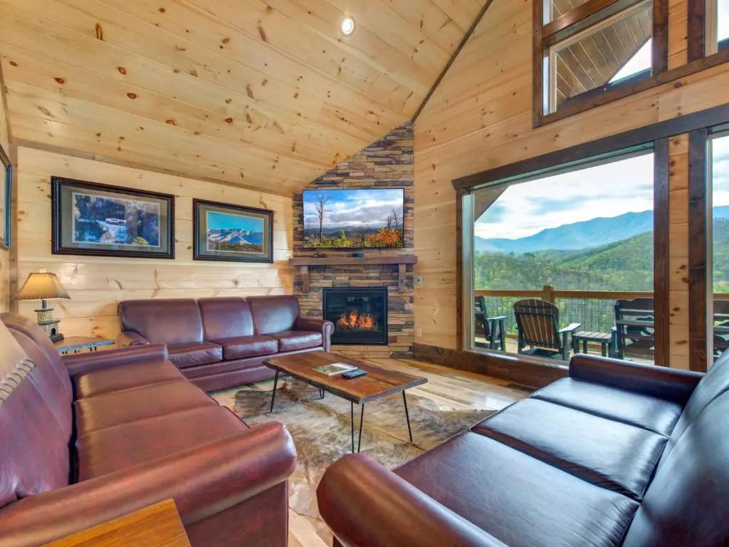 Splashtastic View Lodge, 7 Bedroom, Private Indoor Pool, Theater, Sleeps 20