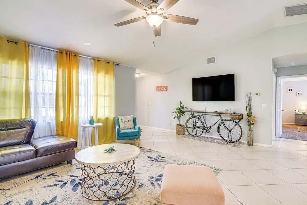 Screened Porch & Heated Pool: Cape Coral Home