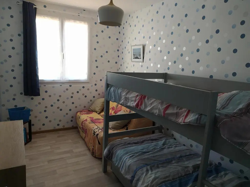 Appartement restauré à 50 m de la plage