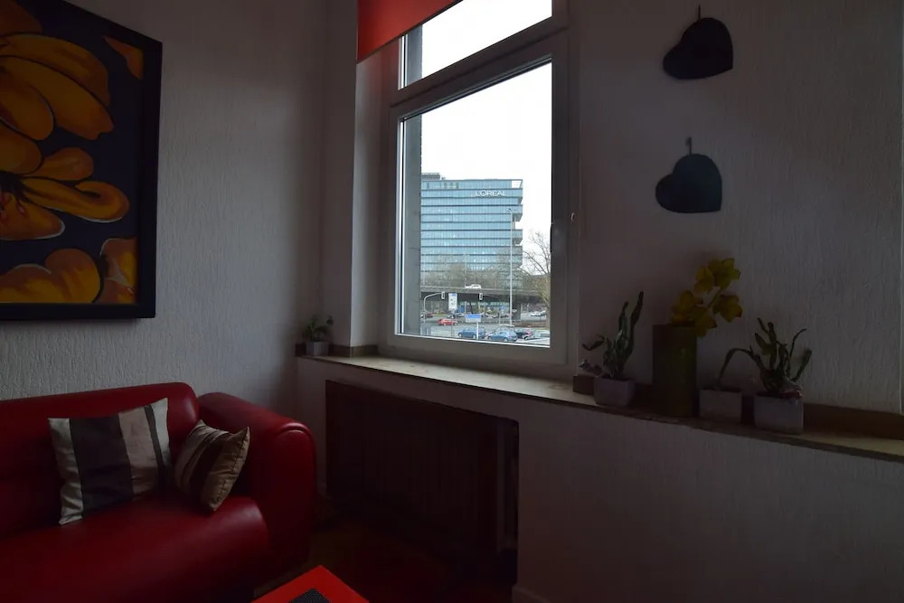 Tolstov-Hotels Large 3 1/2 Room Apartment