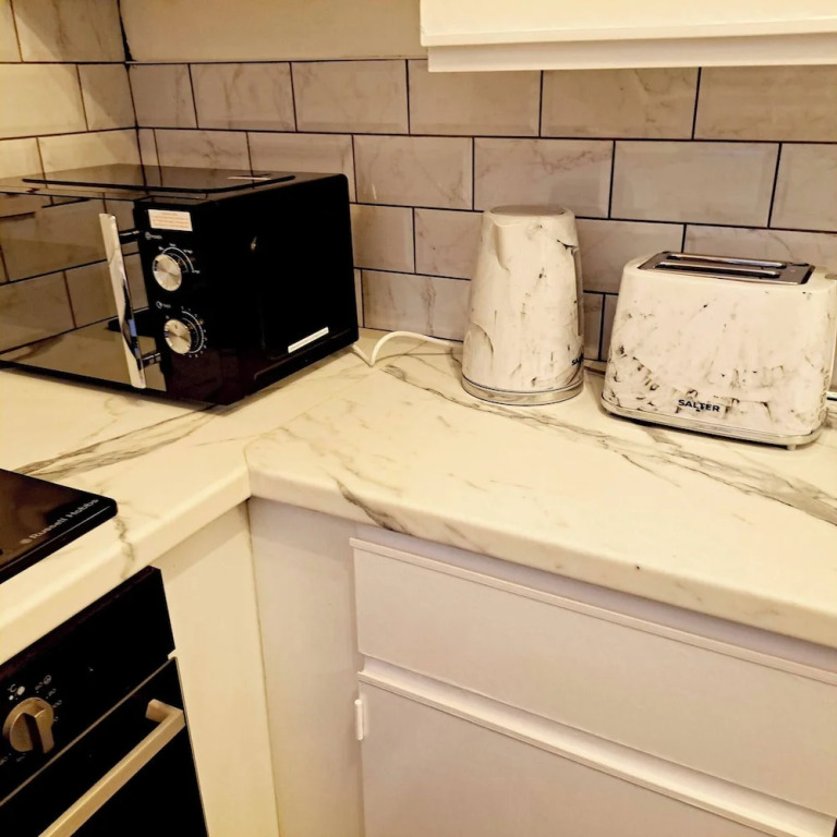 Cozy 2BR Home Pets Welcome Free Parking & Wifi