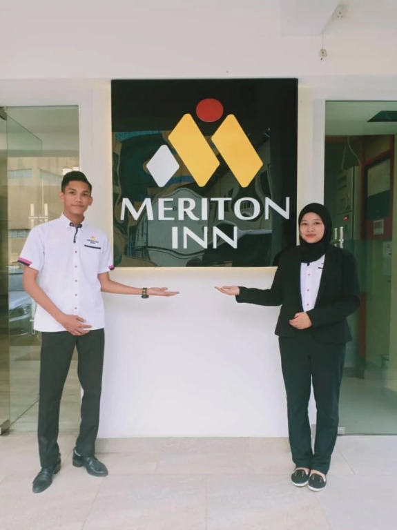 Meriton Inn Hotel