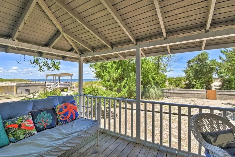 Classic Chesapeake Beachside Cottage w/ Porch!
