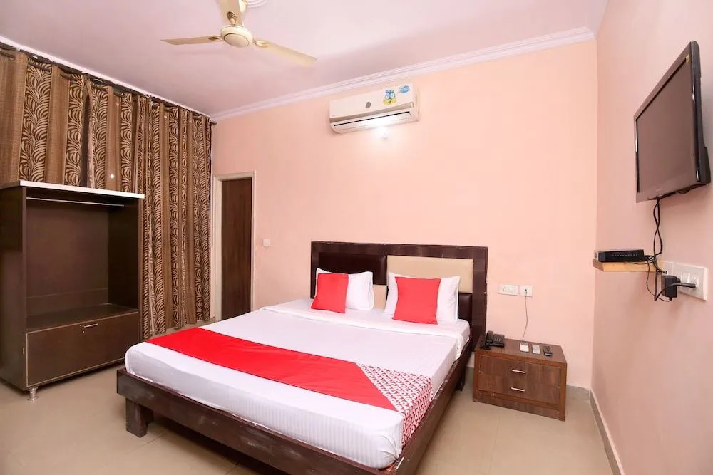 OYO 24423 Hotel Royal
