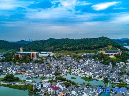 Qianhu Homestay Ningbo Academician Center