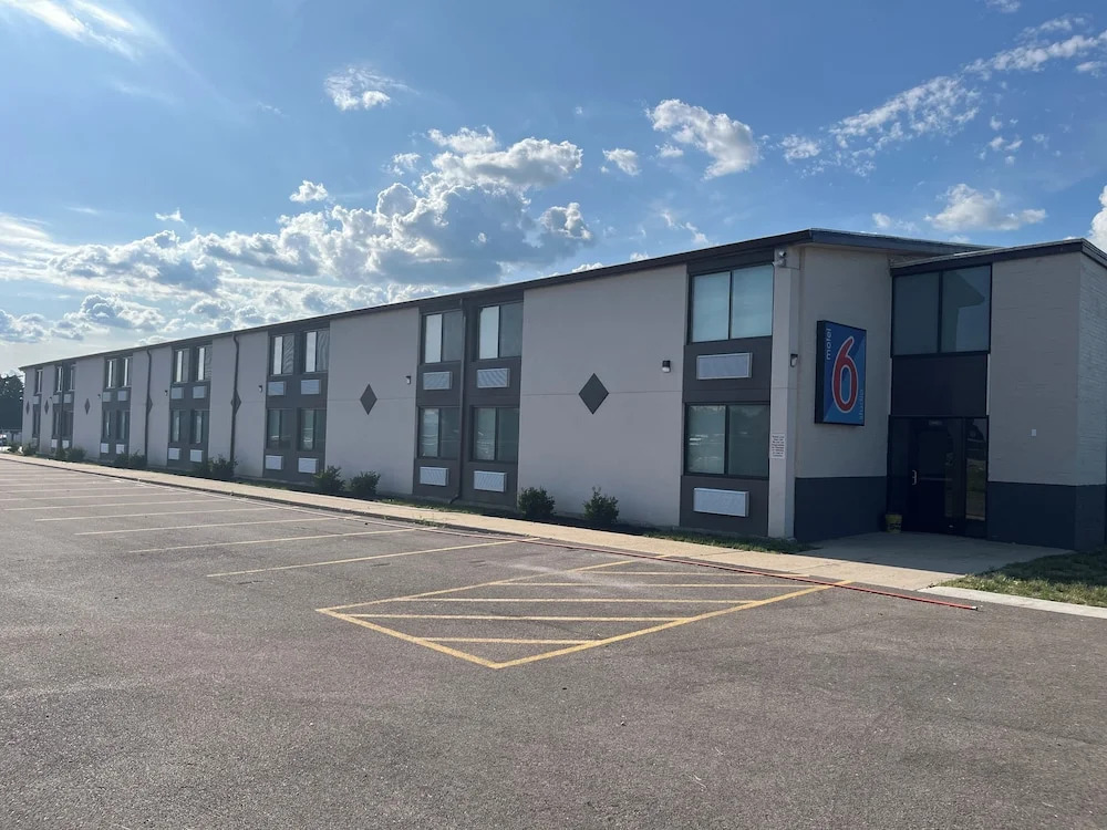 Motel 6 Rockford, IL - RFD Airport