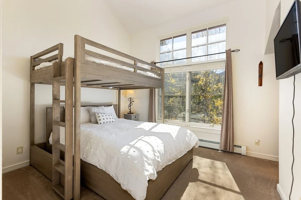 1849 The Seasons 3 Bedroom Townhouse by RedAwning