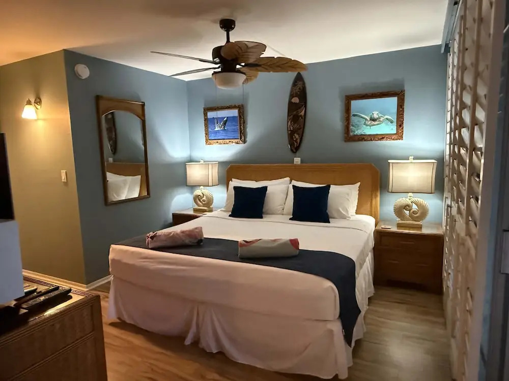 Whale Watching Oceanfront Escape Molokai Views Cool Tropical Breezes