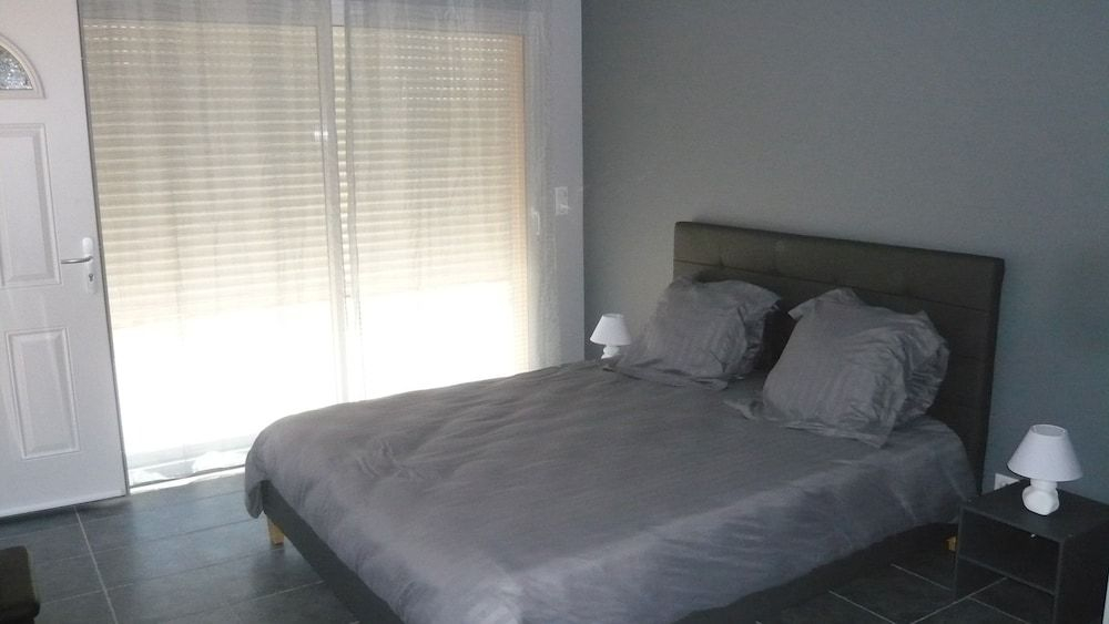 Chambres dhôtes, B&B climatisées LA BORRELLIENNE