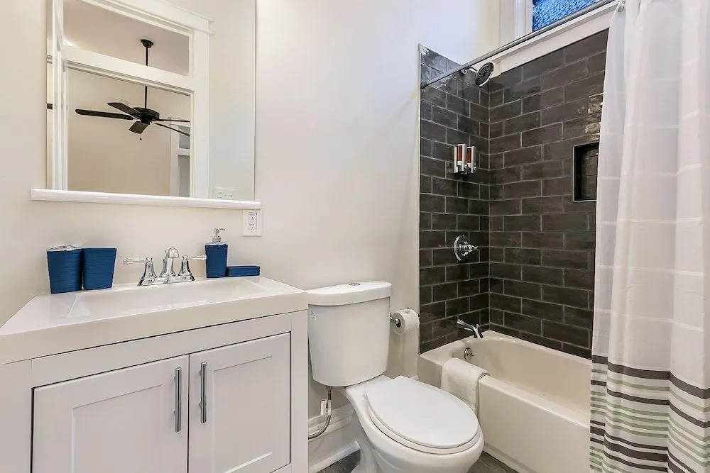 Newly renovated Modern 1BD Condo