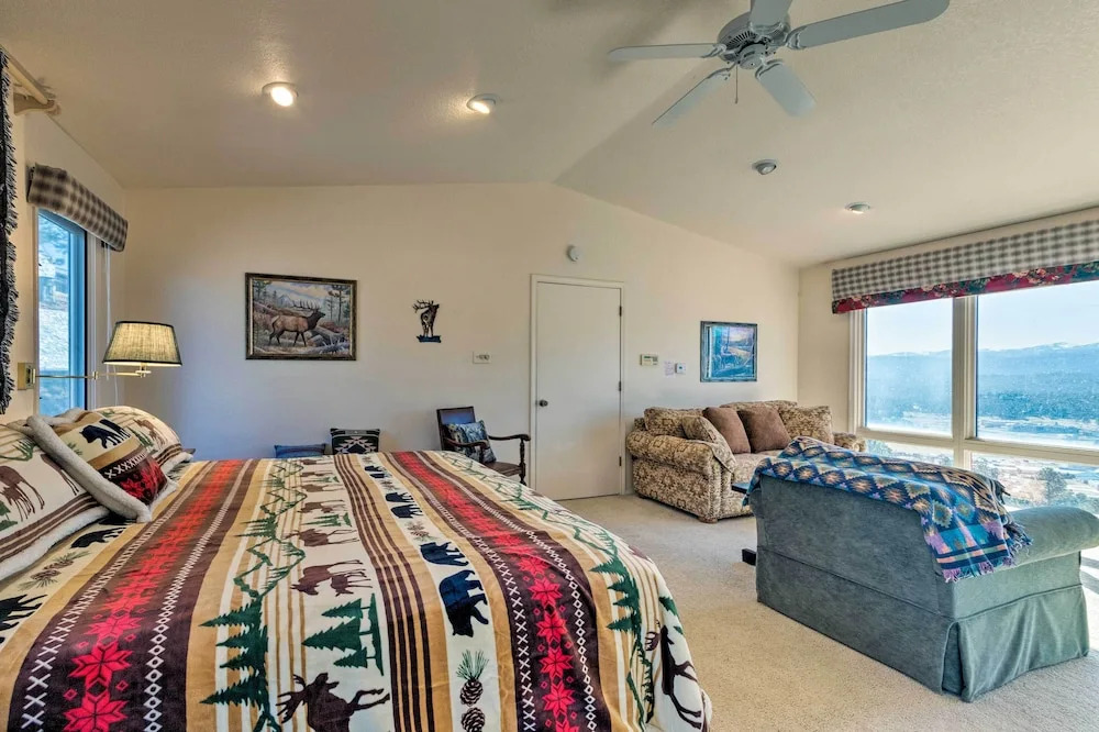 Ruidoso Home w/ Hot Tub, Mtn Views & Game Room!