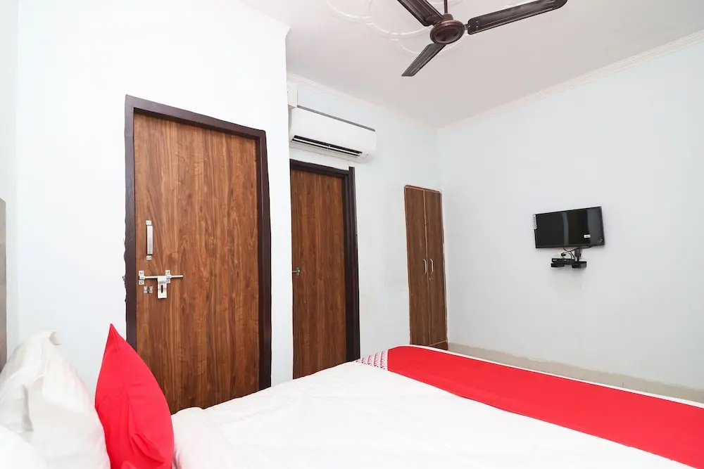 Hotel O Sathguru Residency Near New Ashok Nagar Metro Station