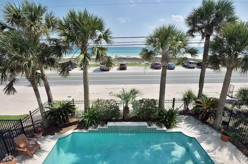 Front Beach House 19404