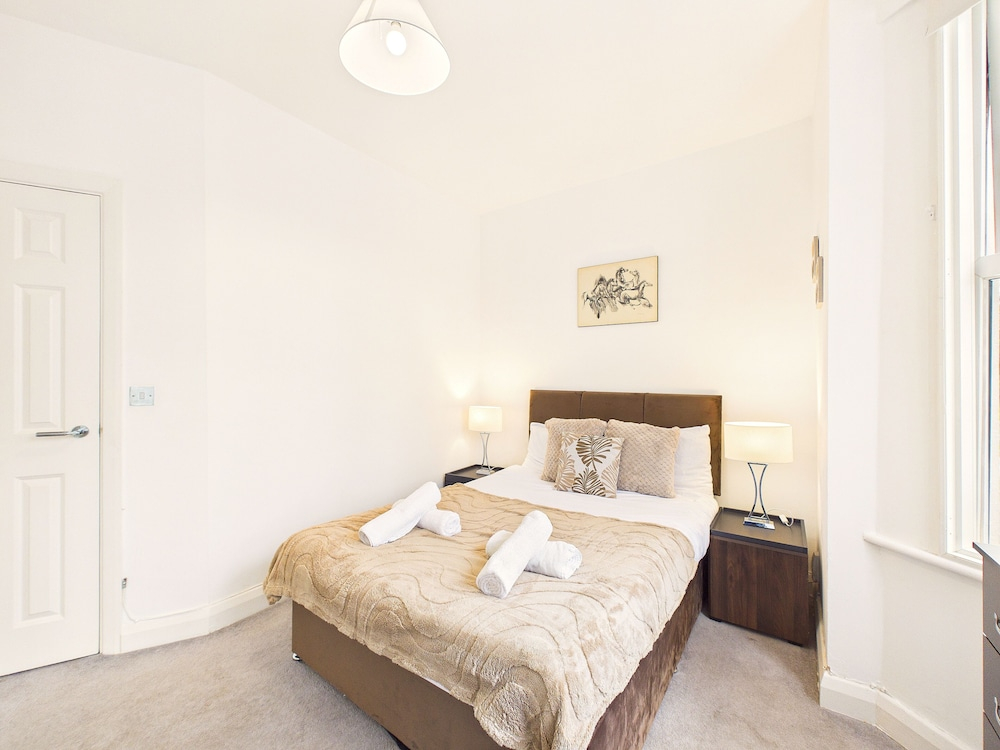 Brent Cross Garden Retreat 2 Bed Parking