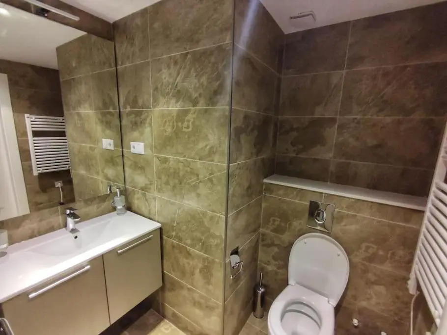 Leo Group Luxury Apartment 24-32 Alliance Palace