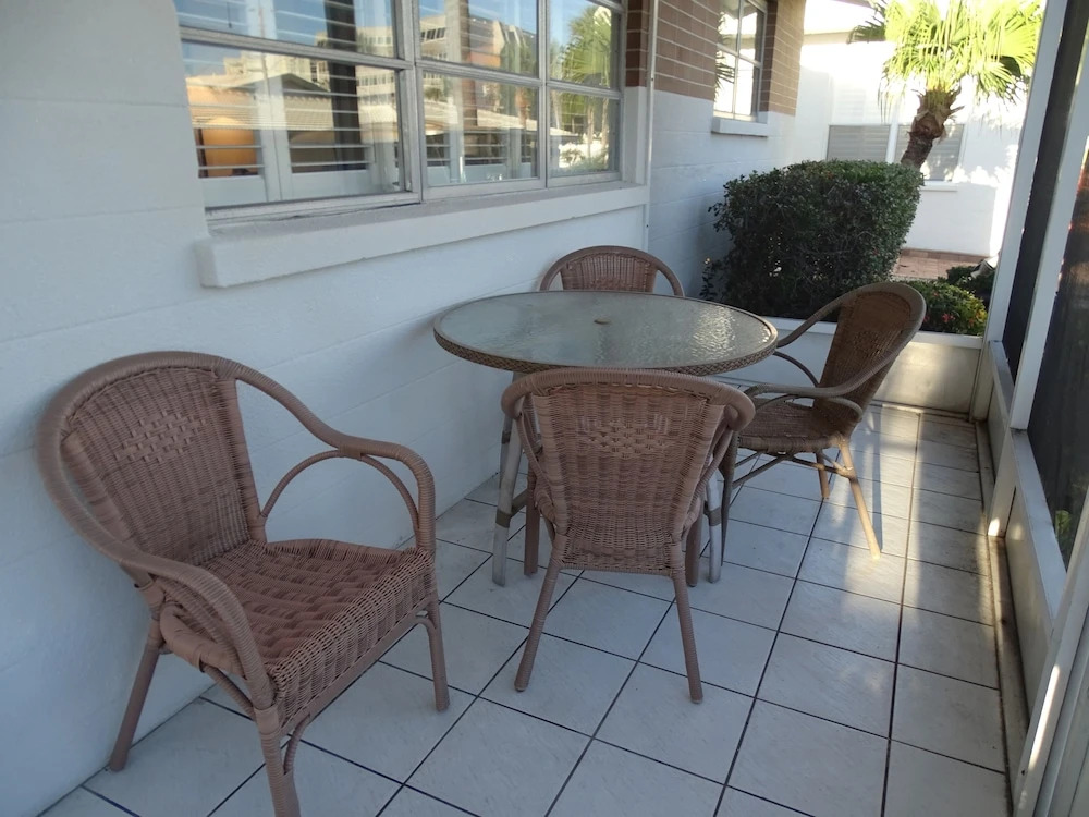 Aloha Kai - Unit 3 2 Bedrooms 1 Bathroom Apts