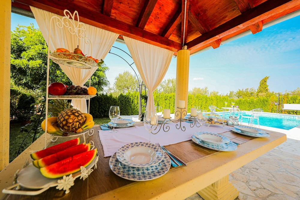 Villa Eleganza With Pool For 9 Guests , Zadar