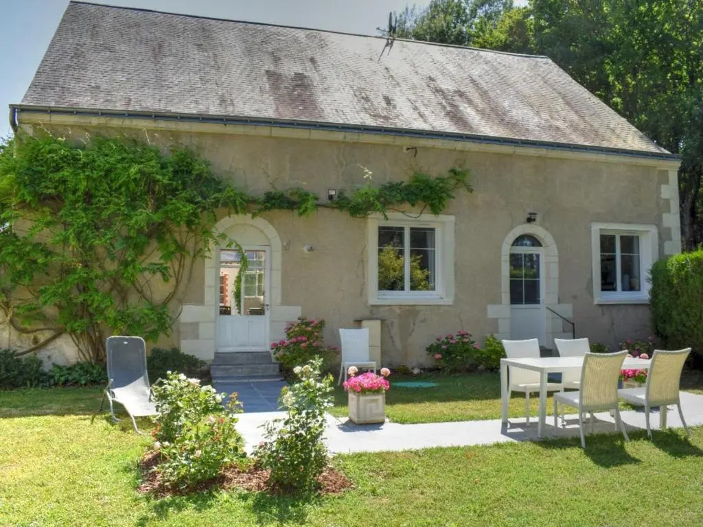 Évasion champêtre : Gîte enchanteur avec jardin clos, rivière et tout confort près des Châteaux de la Loire. - FR-1-381-506