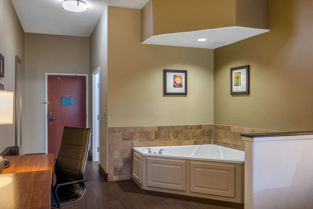 Comfort Suites Marshall