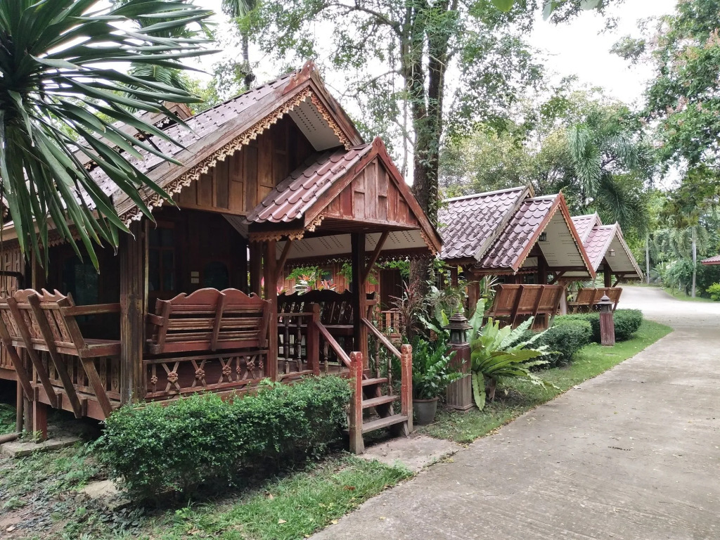 Phetsangsom Resort